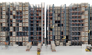 4-Way Pallet Shuttle pagreitina sandėliuose atliekamas procedūras tvarkant gaminius, kurių atsargų kaita didelė
