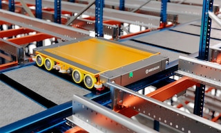 3D shuttle vežimėlis maksimaliai stabiliai juda sandėliavimo kanalų viduje