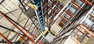 Keltuvai perkelia Shuttle vežimėlius į skirtingus lygius