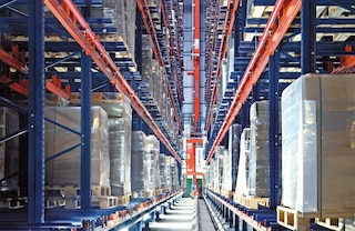 Automatiniuose aukštųjų stelažų krautuvuose padėklams galima įrengti priešgaisrines sistemas