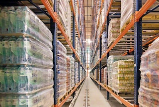 Įrengus automatinius aukštųjų stelažų krautuvus padėklams padidėja sandėlio pajėgumas