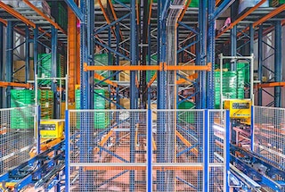 Automatinius aukštųjų stelažų krautuvus padėklams galima naudoti šaldymo sandėliuose