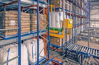 Vieni iš automatinės  Pallet shuttle sistemos pranašumų yra didesnis produktyvumas ir sandėlio talpa