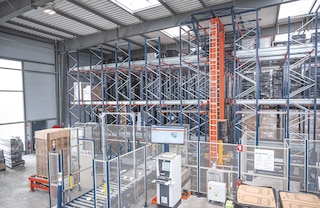 Tokia SVS kaip „Mecalux“ „Easy WMS“ prižiūri operacijas, atliekamas automatinėje Pallet shuttle sandėliavimo sistemoje
