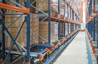 Automatinė Pallet shuttle sistema yra kompaktiško sandėliavimo sistema, kurią naudojant optimaliai išnaudojama sandėlio erdvė