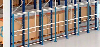 Apsauginėmis pertvaromis atskiriamas paviršiaus plotas, kurį užima automatinė Pallet shuttle sistema