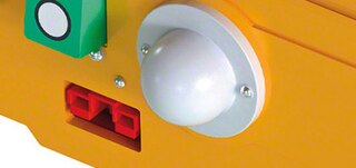 Shuttle vežimėlio antena gauna nurodymus, siunčiamus SVS