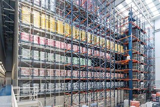 Automatinė Pallet shuttle sistema tobulai tinkama įmonėms, tvarkančioms daug vieno SKU padėklų