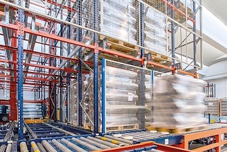 Automatinė Pallet shuttle sistema, naudojama kaip trumpalaikio sandėliavimo talpykla