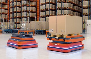 Autonomiški mobilieji robotai paspartina vidinius padėklų judėjimo srautus