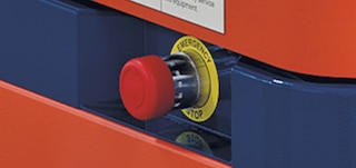 Kiekviename AMR yra apsauginiai išjungimo mygtukai, kuriuos paspaudus robotas pilnai sustoja