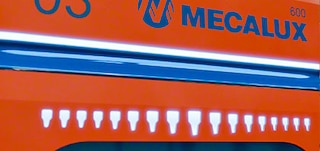 Ant kiekvieno autonomiško mobiliojo roboto yra du žibintų, rodančių jo būseną, žiedai