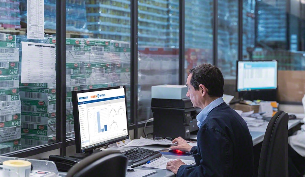 Tiekimo grandinės analizės programinė įranga, pažangi Easy WMS funkcija, parengia įvairius atsargų KPI