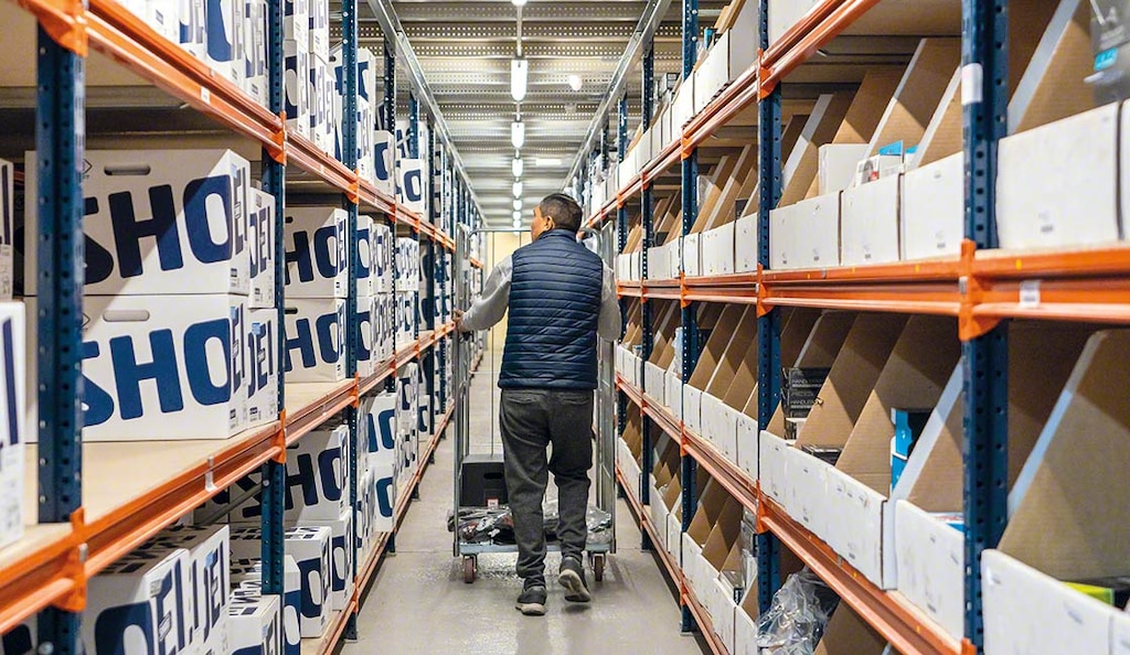 „Motocard“ optimizavo užsakymų komplektavimą, naudodama programinę įrangą Easy WMS