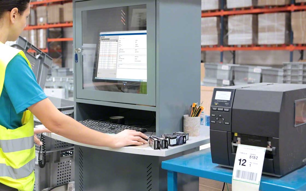 SVS automatiškai tvarko tokias užduotis kaip komplektavimas ir atsargų papildymas