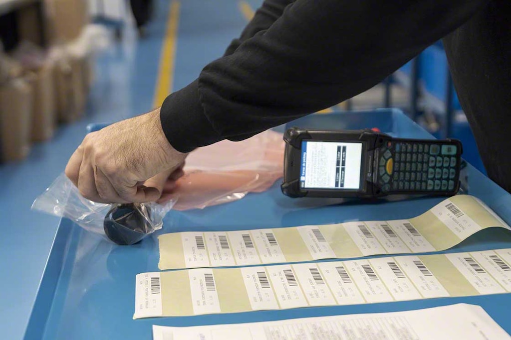 Sukodavus visas prekes, SVS gali jas klasifikuoti ir parengti tinkamą išdėstymo strategiją