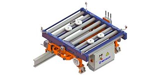 Prie grindų tvirtinamuose vežimėliuose yra 2 pavaros galvutės ir 2 ratai