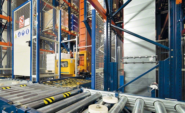 „Novartis“ automatizuotas stelažinis nešančiųjų konstrukcijų sandėlis Lenkijoje