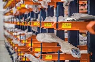 Sijų stabdikliai apsaugo, kad kroviniai netyčia neiškristų iš konsolinių stelažų