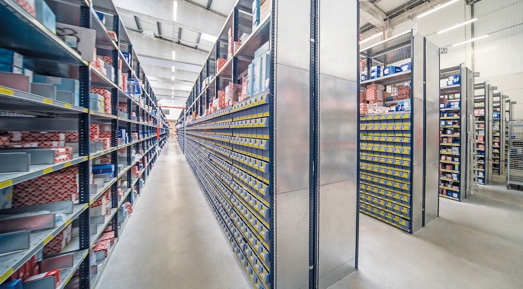 Lentyniniai stelažai lengviems kroviniams (M3)