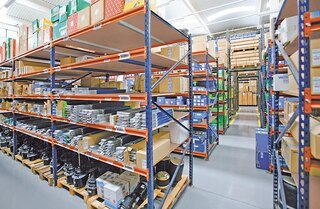 Lentyniniai stelažai sunkiems kroviniams M7 turi ne vieną pranašumą