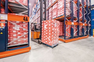 Darbinio tarpueilio plotis gali būti skirtingas ir priklauso nuo naudojamo šakinio krautuvo tipo