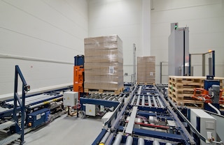 Pilnų padėklų krautuvai naudojami vienetiniams kroviniams pakelti ir sudėti ant perkėlimo platformų