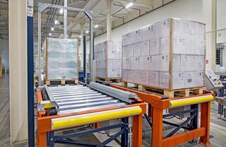 Patikros punktuose tikrinama, ar padėklų svoris, matmenys ir būklė atitinka sistemos specifikacijas