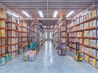 Paletinius stelažus galima pritaikyti prie patalpos aukščio