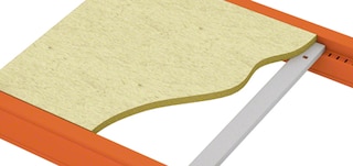 Paletiniuose stelažuose galima įrengti medžio drožlių plokščių lentynas