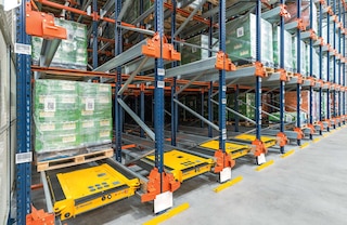 „Pallet Shuttle“ sistemoje vienu metu gali veikti keli vežimėliai