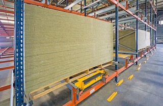 „Pallet Shuttle“ stelažų matmenis galima pritaikyti dideliems kroviniams