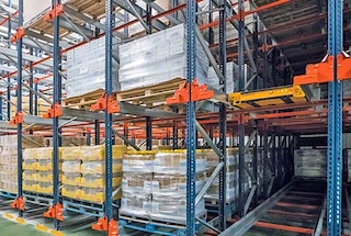 „Mecalux“ Pallet Shuttle sistemą rekomenduojama naudoti patalpose, kuriose laikoma daug padėklų su vienodu SKU