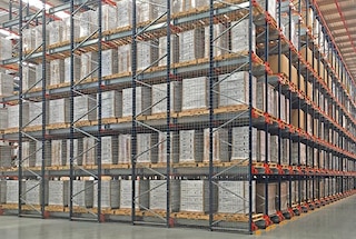 Naudojant Pallet Shuttle paspartinami išsiuntimo procesai patalpose, kurioms būdinga sezoninė gaminių paklausa
