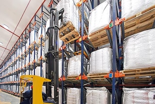 Norint iškrauti padėklus, veiksmai atliekami atvirkštine tvarka