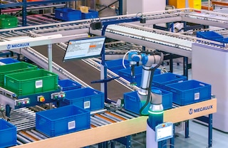 „Mecalux“ produktų komplektavimo robotas visiškai automatizuoja užsakymų komplektavimo procesą