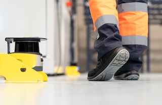 Kompiuterinės tomografijos skeneris „Rotoscan“ sulėtina roboto rankos greitį, kai aptinka, kad šalia yra operatorius