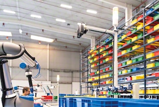 Produktų komplektavimo roboto vaizdo programinė įranga nustato gaminį, kurį reikia paimti, ir paskaičiuoja, kaip tai padaryti