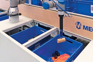 Pasibaigus komplektavimo procesui užsakymų dėžė perkeliama į kitą patalpos vietą