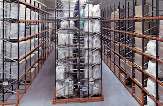 Įstumiami stelažai (push-back) gali būti labai aukšti