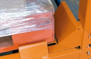 Padėklų centravimo įrenginiai palengvina pakrovimą ir iškrovimą