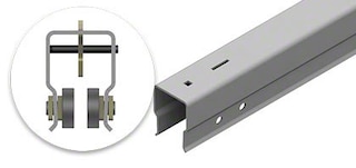 Įstumiamų stelažų (push-back) vežimėliai juda bėgiais