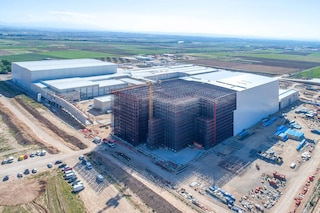 Stelažinio sandėlio konstrukcijos sistema leidžia statyti didelės talpos sandėlius