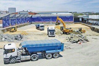 Stelažinio sandėlio montavimas prasideda nuo grindų plokštės įrengimo